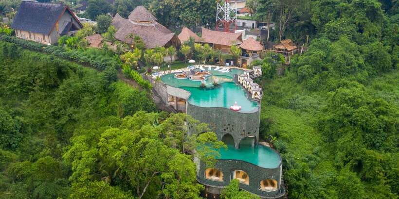 tlaga-singha-ubud-infinity-poolmonkey-forest-water-fall
