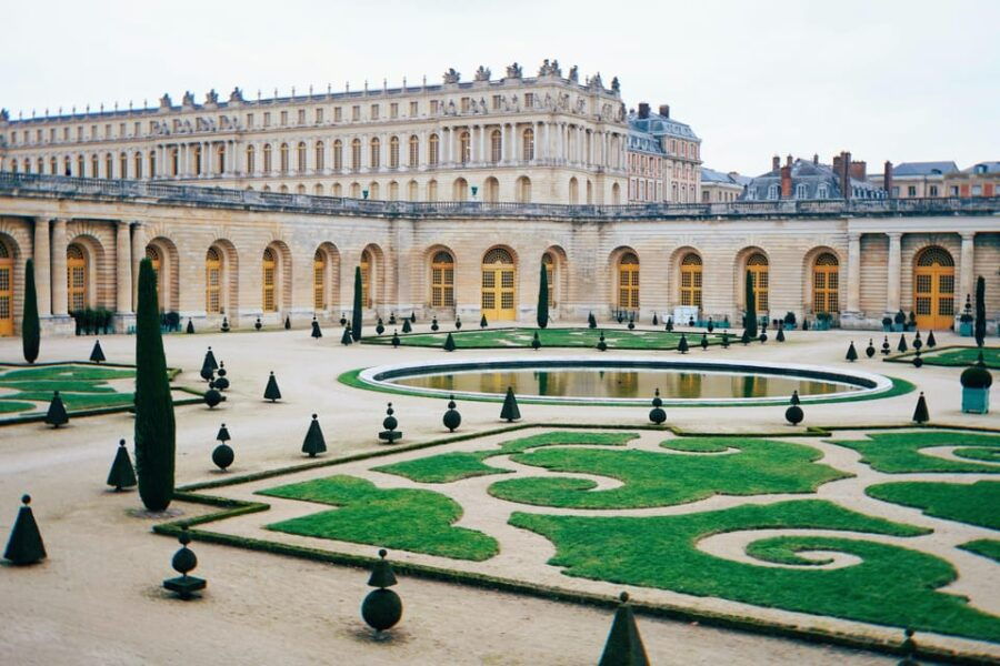 tour-of-versailles-palace-gardens-with-legendary-sun-king