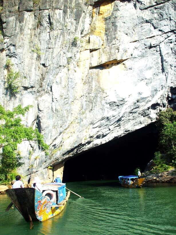 tour-to-the-paradise-cave-and-phong-nha-cave
