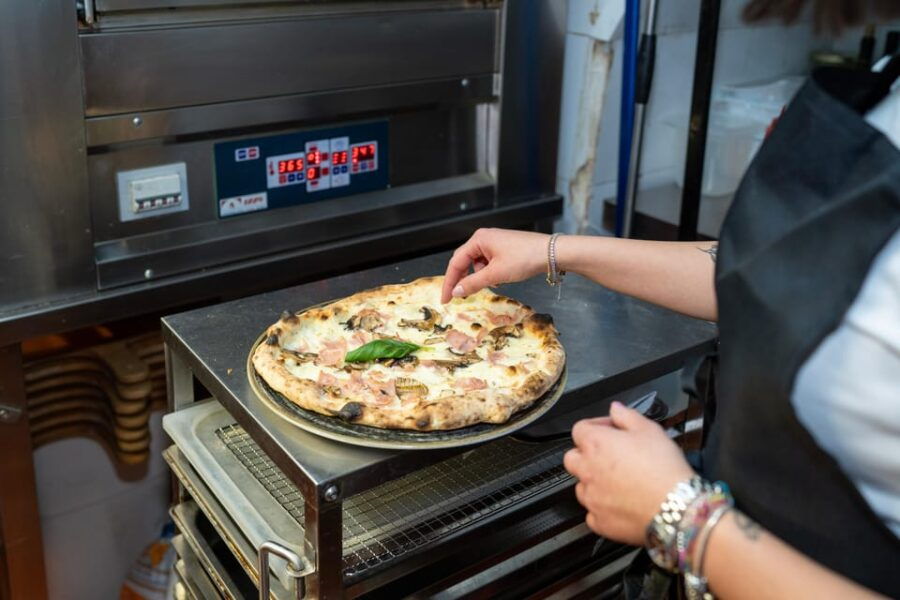 traditional-pizza-cooking-class