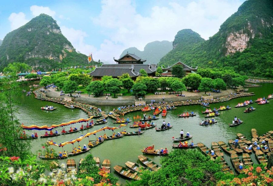 trang-an-tam-coc-1-day-tour-with-boat-trip-from-hanoi