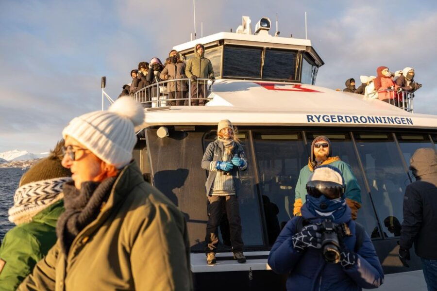 tromso-arctic-fjord-cruise-in-polar-landscapes