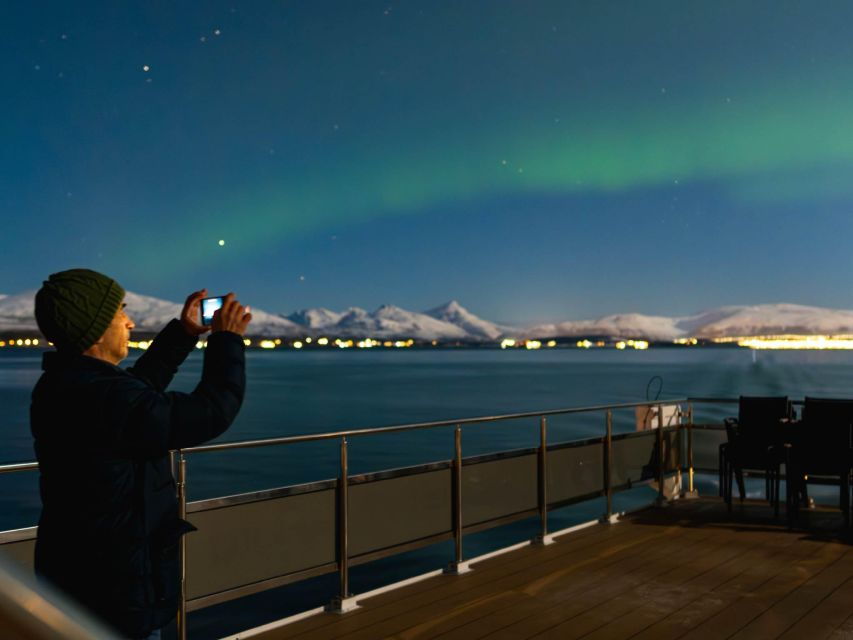 tromso-electric-northern-lights-cruise