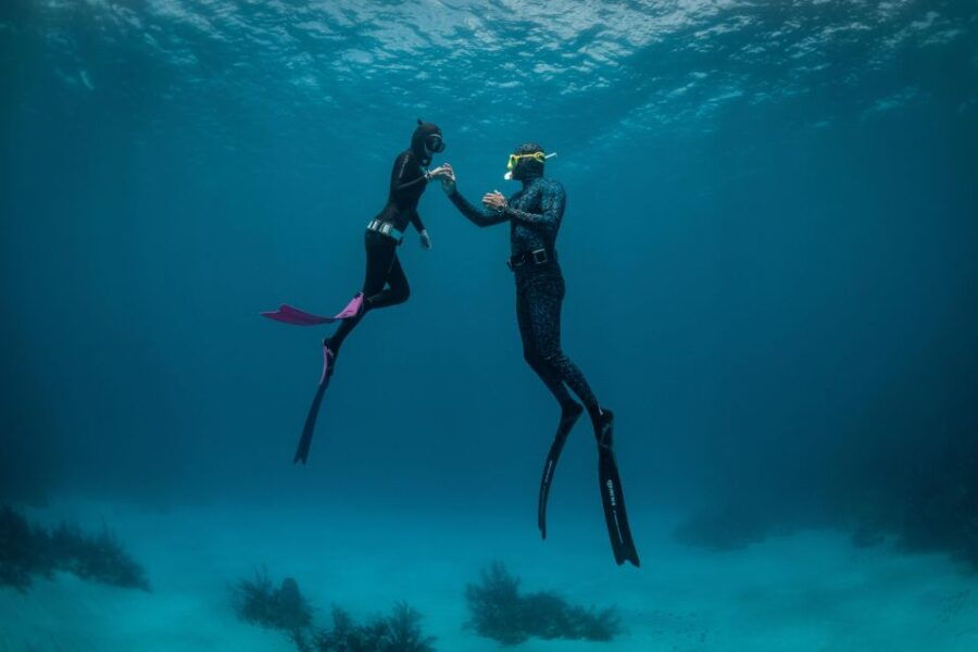 try-free-diving-in-the-island-of-the-big-blue