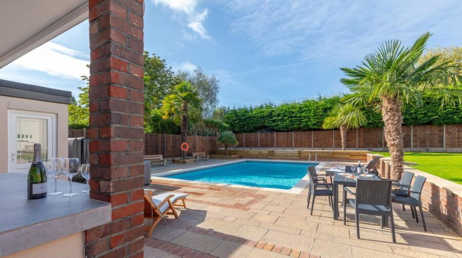 turkish-bbq-with-swimming-pool-and-hot-tub