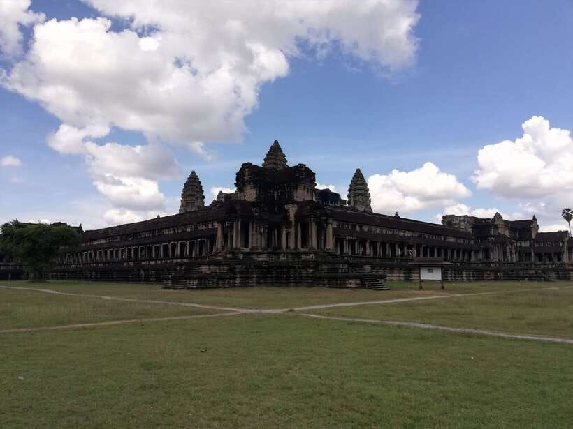 two-days-tour-angkor-complex-banteay-srei-and-kulen-hill