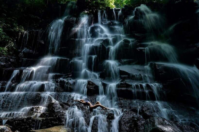 ubud-bali-swing-hidden-waterfall-with-personal-photographer