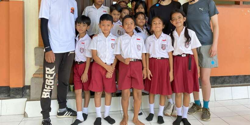 ubud-private-bike-tour-inside-rice-field-with-meal-pool