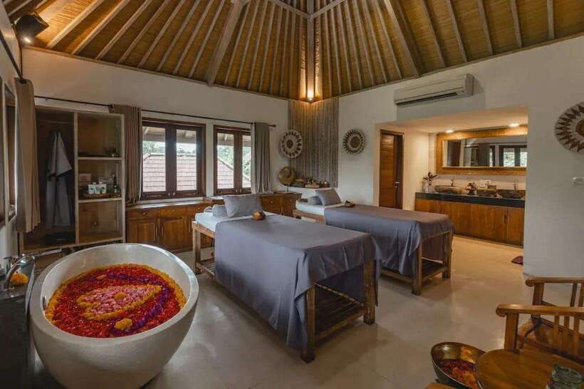 ubud-spa-flower-bath-experience-at-svaha-spa-dedary