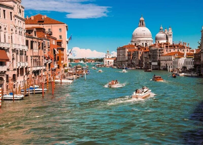 venetian-gondola-serenade-a-romantic-journey-private