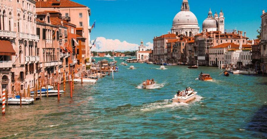 venice-insta-perfect-walk-with-a-local