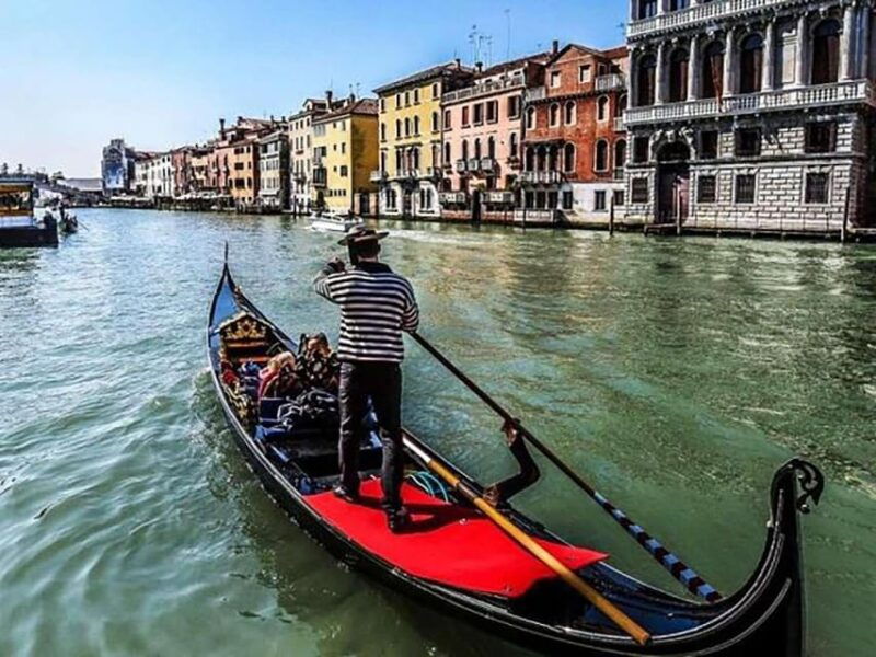 venice-rialto-bridge-guided-tour-and-shared-gondola-ride