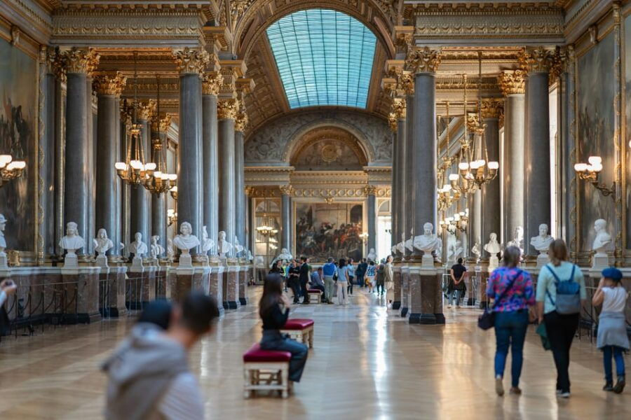 versailles-palace-guided-experience-and-gardens-entry-12-ppl