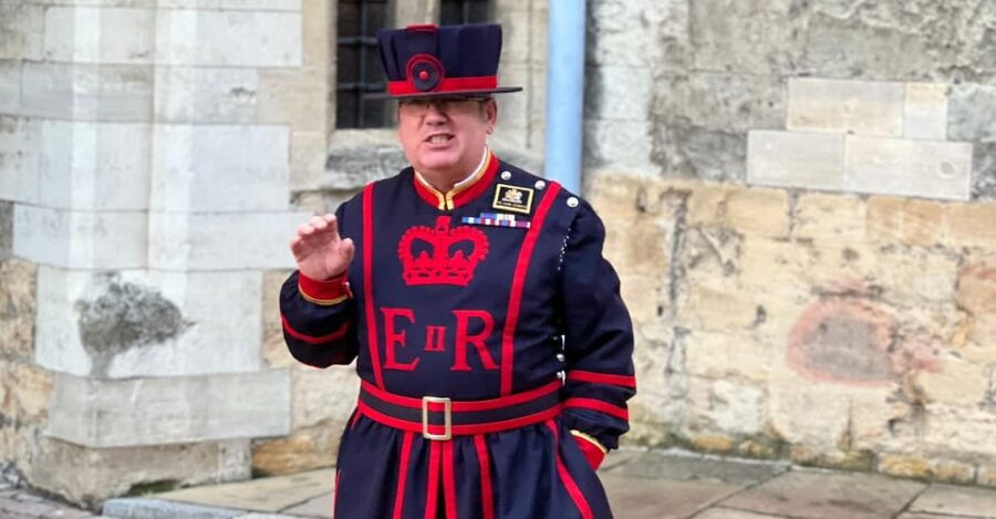 vip-tower-of-london-beefeater-meet-greet-and-royal-london