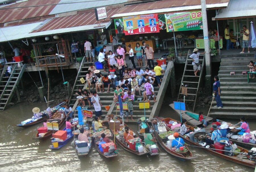 weekend-amphawa-floating-market-train-market-private-tour