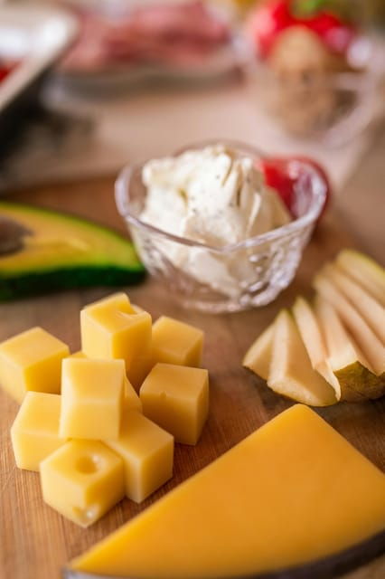 wine-tasting-and-cheese-platter