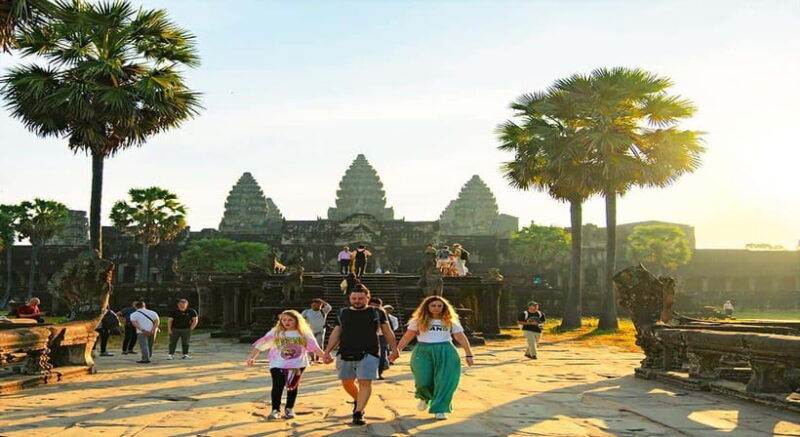 2-day-angkor-temple-treasures-and-unique-floating-lifestyle