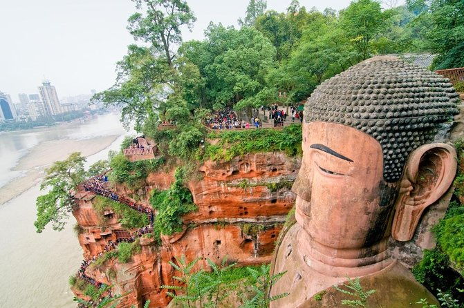 2-Day Private Tour of Leshan Grand Buddha and Emei Shan including Monastery Stay - Key Points