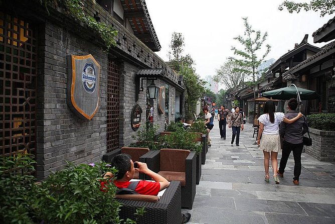1-Day Chengdu Layover Tour: Panda Base, city central with Round Airport Transfer - FAQ