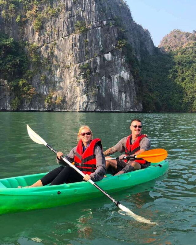 2-hour-private-canoe-discover-the-best-of-ha-long-bay