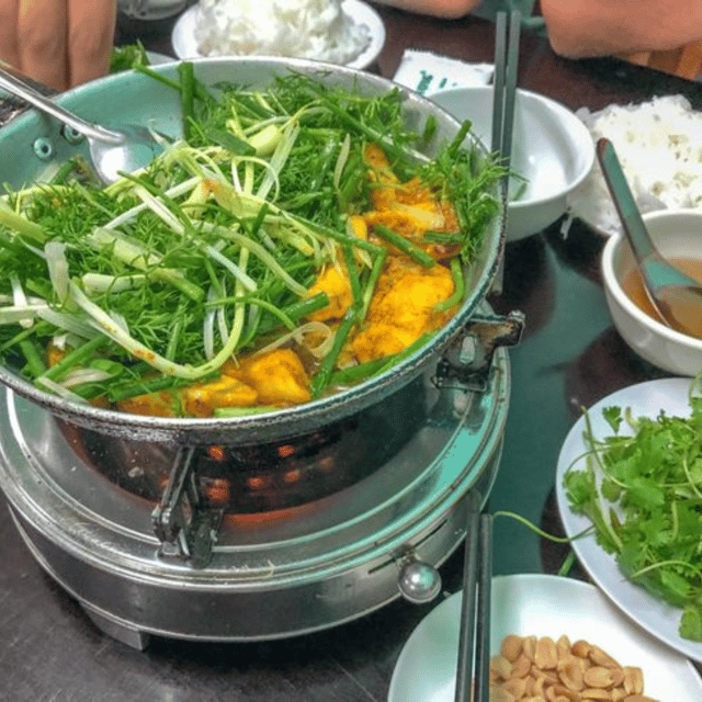 8-must-try-local-dishes-in-vietnam-with-local-guide