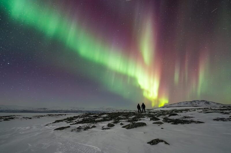abisko-aurora-car-chasing-tour-with-photographer