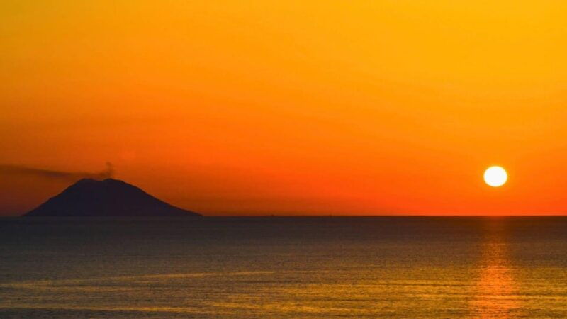 aeolian-islands-mini-cruise-with-stromboli-by-night