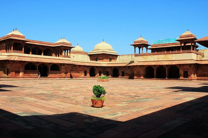 Agra to Jaipur city Private transfers visiting stepwell & Sikri - Breakdown of the Itinerary
