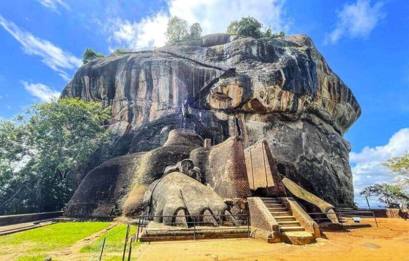 all-inclusive-sigiriya-fortress-and-wildlife-safari