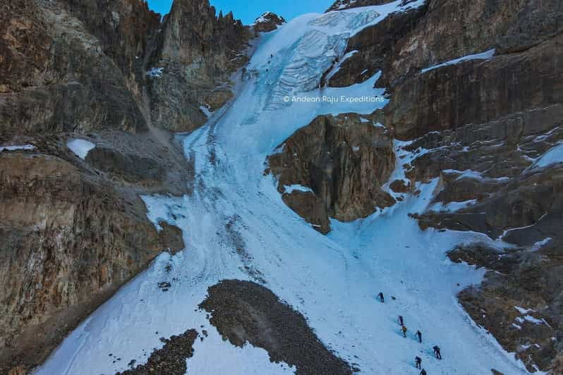 ancash-climbing-the-nevado-huarapasca-in-1-day