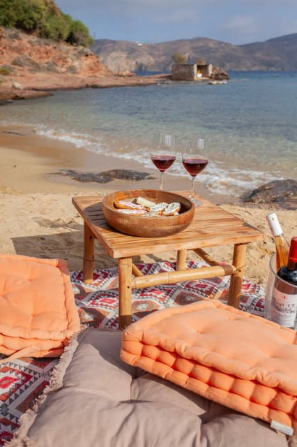 ancient-greek-wine-tasting-on-the-beach-with-a-sommelier
