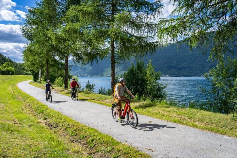 andalsnes-bike-hike-adventure-to-litlefjellet-summit
