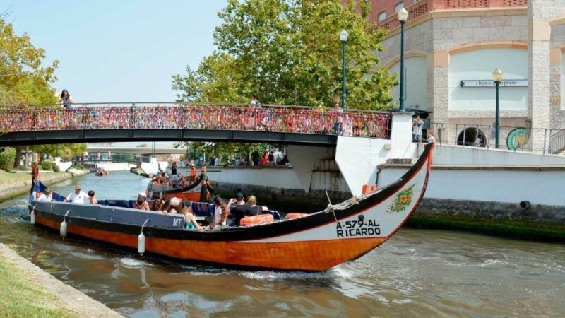 aveiro-traditional-moliceiro-boat-cruise