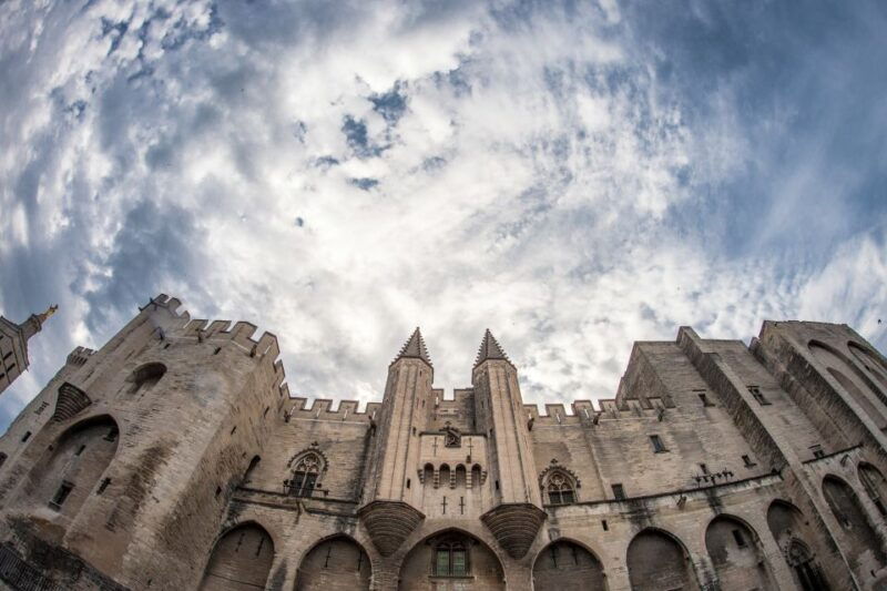 avignon-city-walking-tour-with-popes-palace-entry