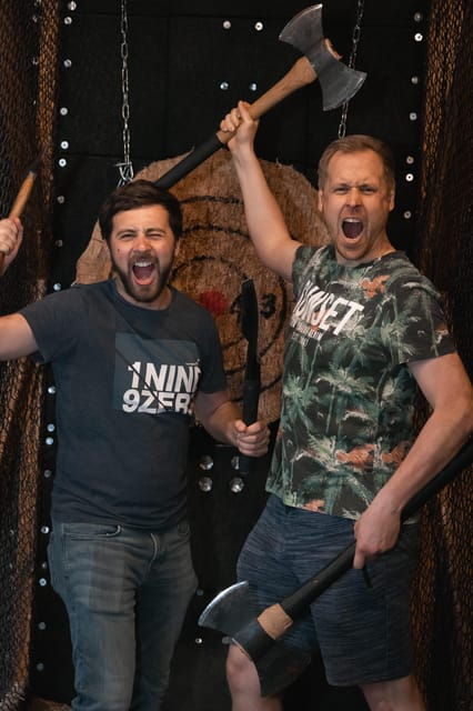axe-throwing-craft-beer-experience-in-hamburg