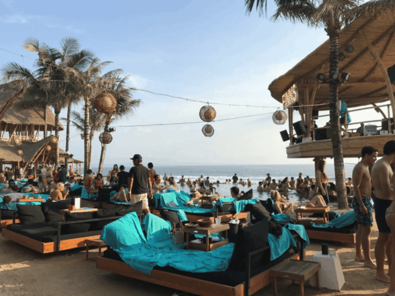 bali-beach-tour-tanah-lot-temple-finns-beach-club
