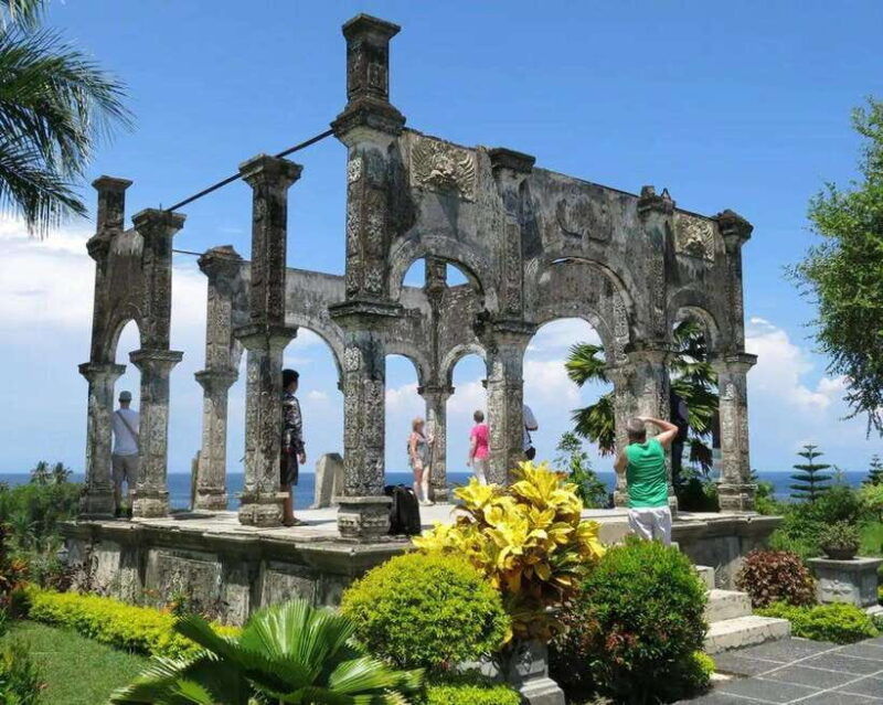 bali-lempuyang-temple-tirta-gangga-and-taman-ujung-tour-3