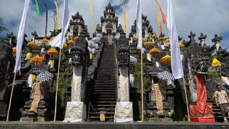bali-lempuyang-temple-tirta-gangga-and-temesi-waterfall