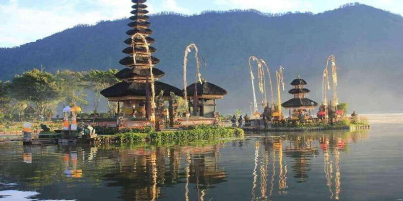 bali-lovina-beach-boat-ride-ulun-danu-beratan-temple-tour