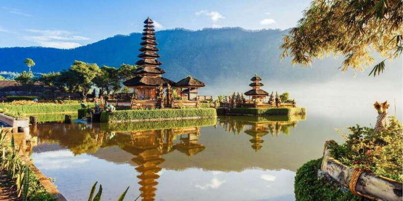 bali-twin-lakes-handara-gates-and-forest-trekking-tour
