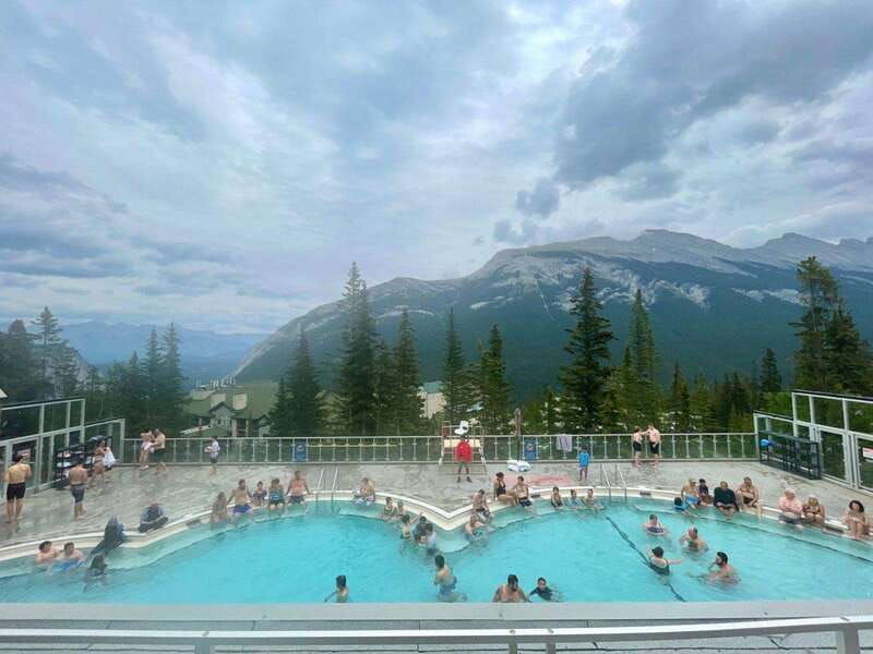 banff-hot-spring-gondola-lakes-wildlife-tour