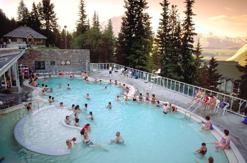 banff-national-park-lake-louise-upper-hot-springs-tour