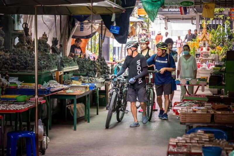 bangkok-backstreets-and-historic-with-temples-bike-tour