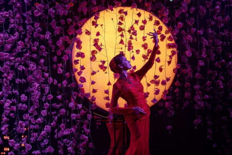 bangkok-calypso-cabaret-show-with-thai-set-dinner