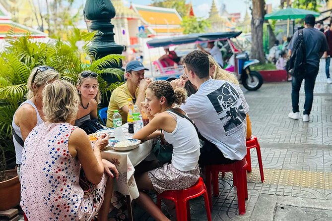 Bangkok Day Tour: Food, Temple & Tuk-Tuk - Detailed Breakdown of the Itinerary