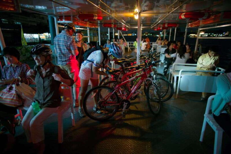 bangkok-night-bike-tour-with-temples-flower-market-visit