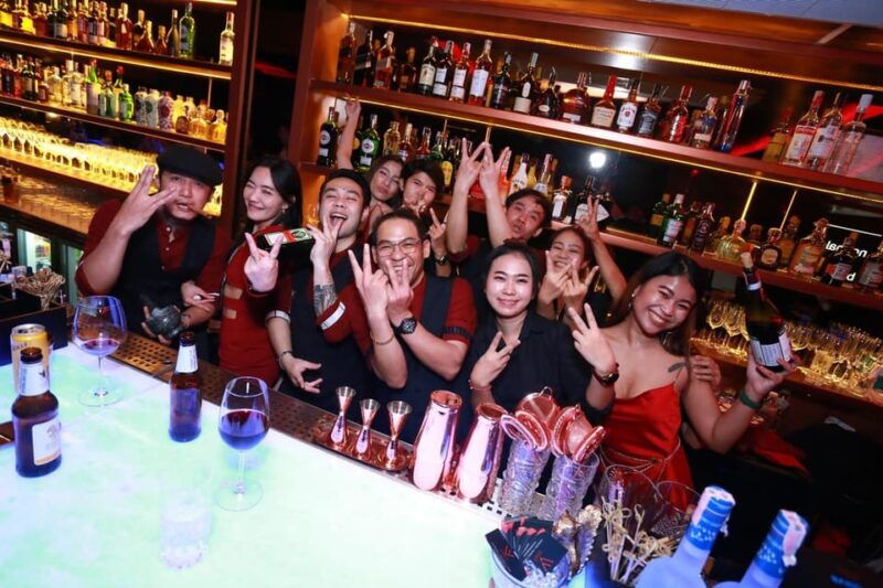 bangkok-sukhumvit-district-bar-and-club-crawl-with-shots