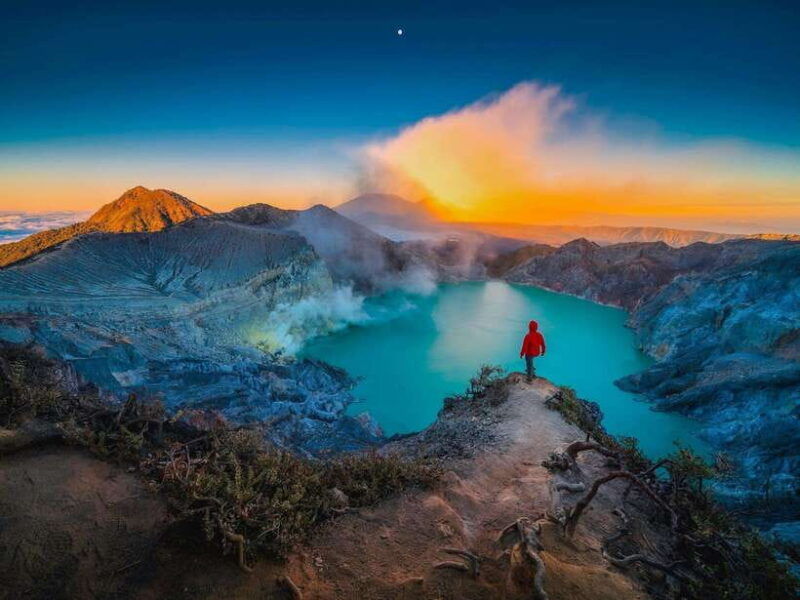 banyuwangi-bali-mt-ijen-sunrise-blue-flame-in-guided-tour