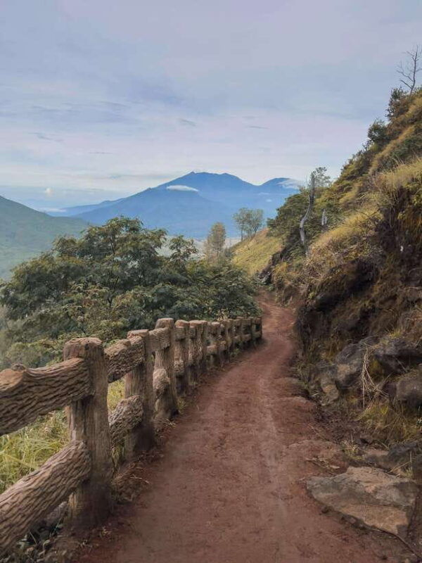 banyuwangi-beautiful-of-ijen-crater-with-local-guide