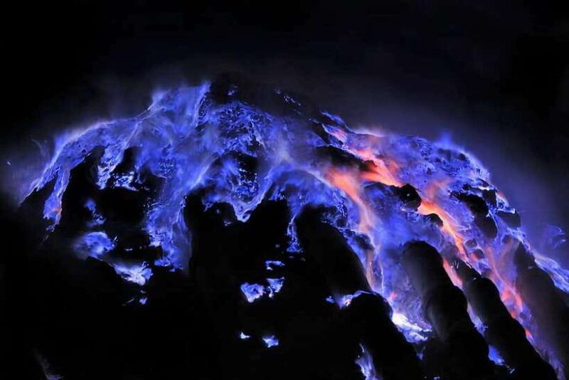 banyuwangi-ijen-blue-fire-tour-with-transfer-services